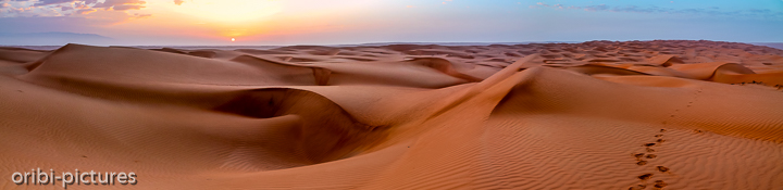 *Sonnenaufgang über den Dünen von Wahiba Sands*<br><br><br><br>