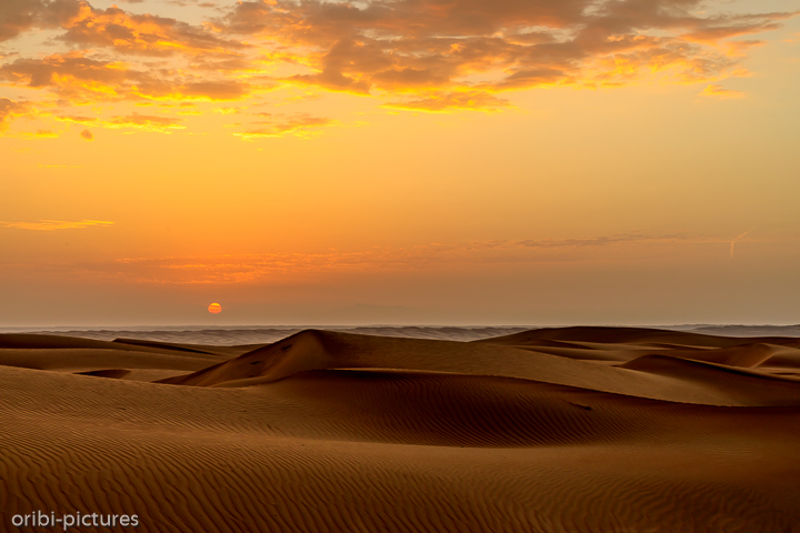 *Sonnenaufgang über den Dünen von Wahiba Sands*<br><br><br><br>