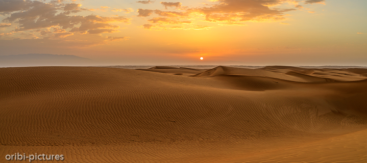 *Sonnenaufgang über den Dünen von Wahiba Sands*<br><br><br><br>