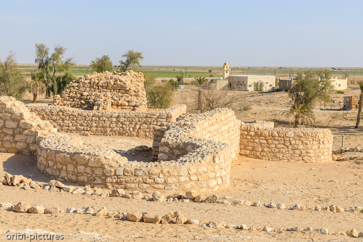 *The Lost City Of Ubar - auf Karten oft auch Shisar*<br><br>Als Ubar wird mit einem historisch überlieferten Namen eine antike Stadt im Oman bezeichnet, die 1992 vom englischen Abenteurer Ranulph Fiennes entdeckt wurde. Sie wurde vermutlich zwischen 300 und 500 n. Chr., also in einer Phase fortschreitender Desertifikation möglicherweise durch ein Erdbeben zerstört.<br><br>