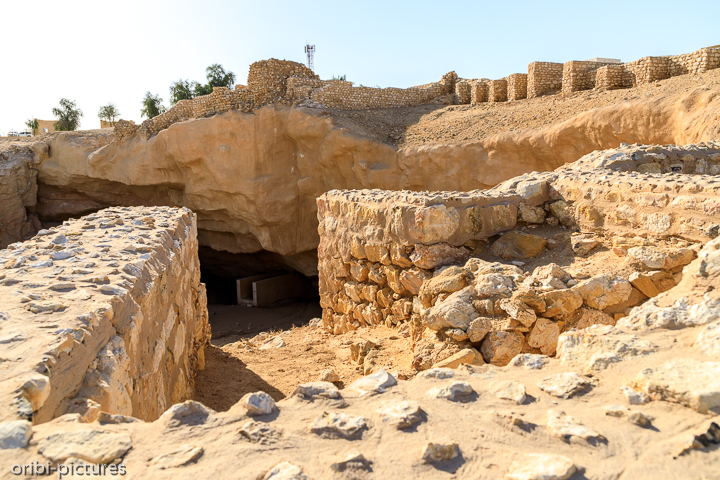 *The Lost City Of Ubar - auf Karten oft auch Shisar*<br><br>Als Ubar wird mit einem historisch überlieferten Namen eine antike Stadt im Oman bezeichnet, die 1992 vom englischen Abenteurer Ranulph Fiennes entdeckt wurde. Sie wurde vermutlich zwischen 300 und 500 n. Chr., also in einer Phase fortschreitender Desertifikation möglicherweise durch ein Erdbeben zerstört.<br><br>