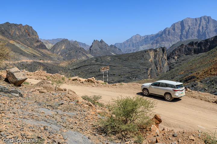 *Auf Serpentinen offroad übers Hajar-Gebirge*<br><br>Jabal Shams - Al Hamra - Bald Sayd - Fasah - Maskat<br><br>