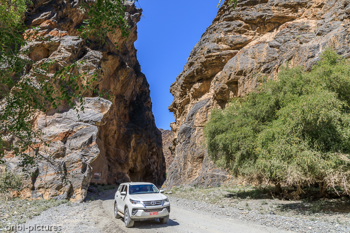 *Auf Serpentinen offroad übers Hajar-Gebirge*<br><br>Jabal Shams - Al Hamra - Bald Sayd - Fasah - Maskat<br><br>