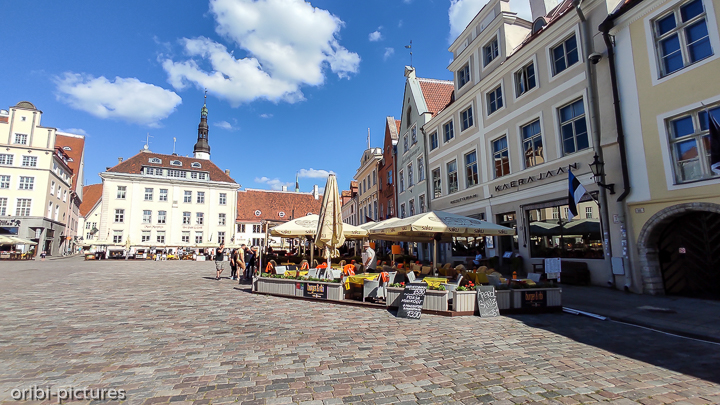 *Von Cafés gesäumte Altstadt*<br><br><br><br>