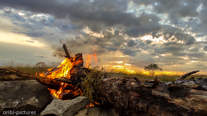 *Lagerfeuerromantik*<br><br><br><br>