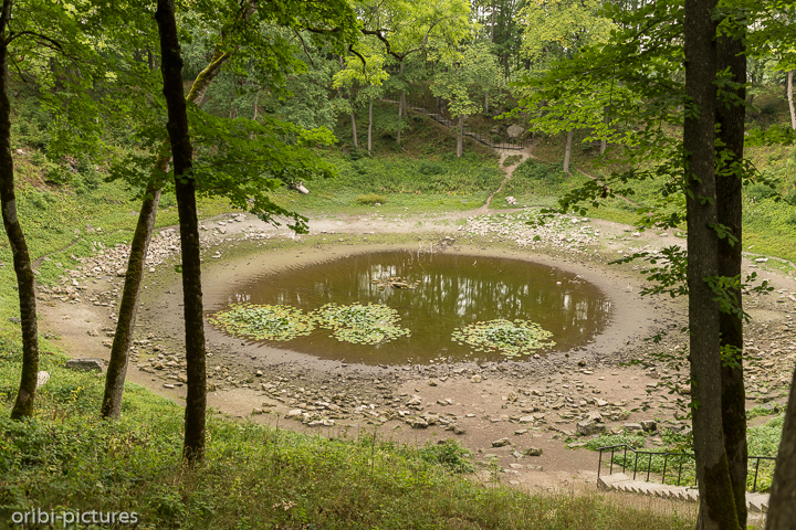 *Kaali-Meteoritenkrater*<br><br><br><br>