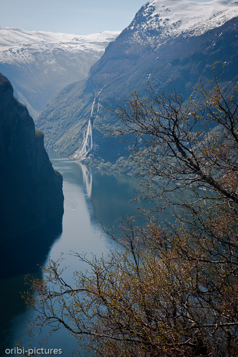 *Sieben Schwestern*<br><br>7 neben einander in den Geirangerfjord stürzende Wasserfälle<br><br>