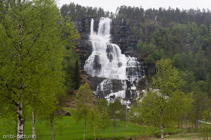 *Wasserfall I*<br><br>Einer der zahllosen Wasserfälle, deren Name uns nicht mehr einfallen will.<br><br>