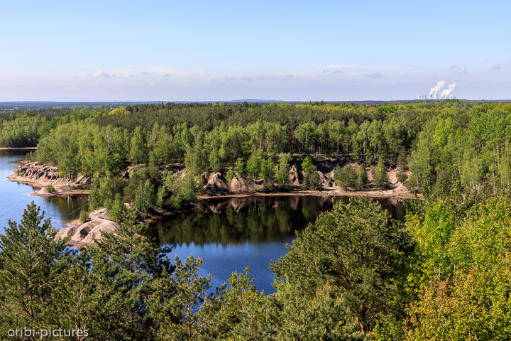 *Seen im Geopark *<br><br>Nowe Czaple ist ein Dorf in der polnischen Landgemeinde Trzebiel im Landkreis Zary.<br><br>