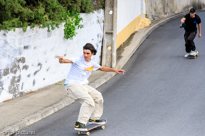 **<br><br><br><br>