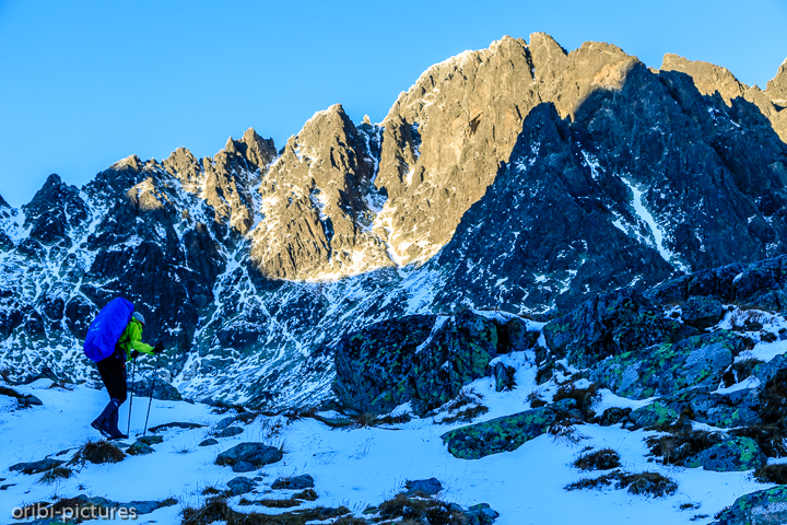 *Dort geht es rüber*<br><br>Auf dem Kammweg über das Hochgebirge<br><br>