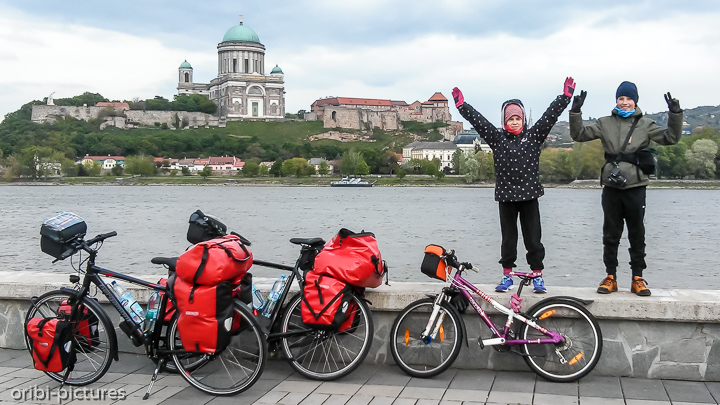 *Ankunft an der Grenze zu Ungarn - Komárom*<br><br>Auf Fahrrad-Tour Wien nach Budapest zu Ostern<br><br>