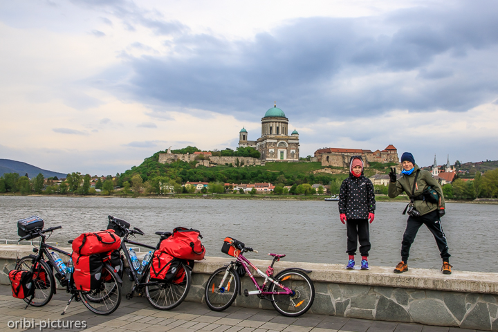 *Ankunft an der Grenze zu Ungarn - Komárom*<br><br>Auf Fahrrad-Tour Wien nach Budapest zu Ostern<br><br>