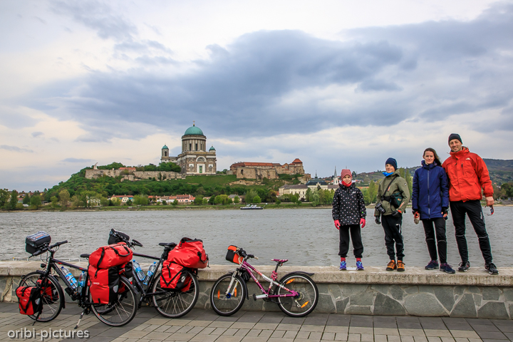 *Ankunft an der Grenze zu Ungarn - Komárom*<br><br>Auf Fahrrad-Tour Wien nach Budapest zu Ostern<br><br>