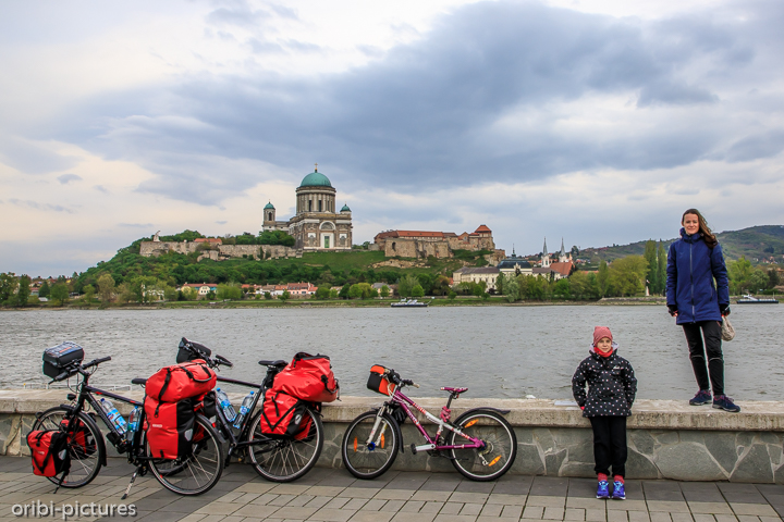 *Ankunft an der Grenze zu Ungarn - Komárom*<br><br>Auf Fahrrad-Tour Wien nach Budapest zu Ostern<br><br>